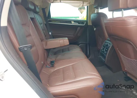 2014 Volkswagen Touareg 3.6L Executive z USA, uszkodzony, nr VIN WVGEF9BP0ED008047